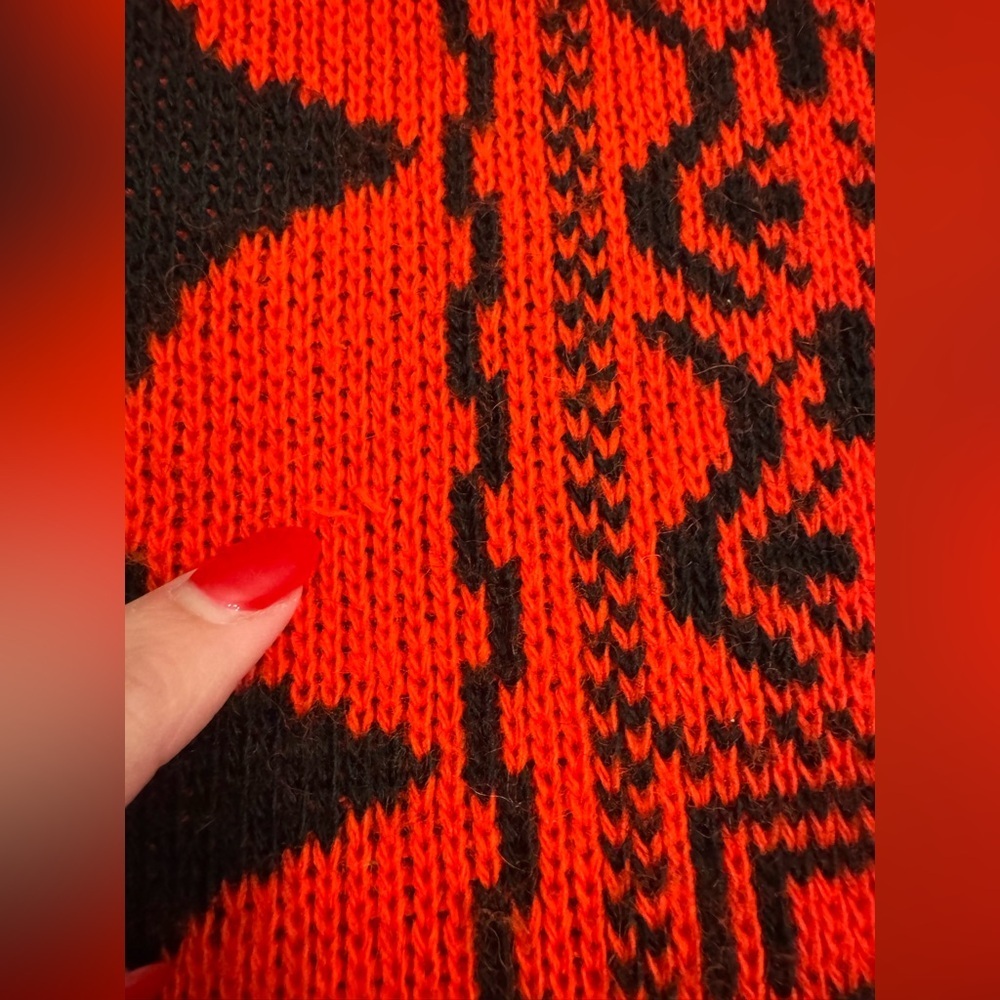 VINTAGE! Red and Black Wool Blend Patterned Skirt Set, sz M - Picture 3 of 13